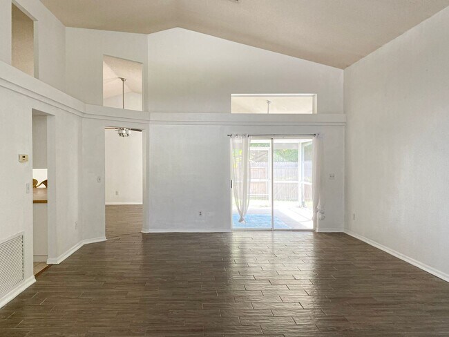 Building Photo - 3 Bedroom 2.5 Bath In Alafaya Woods