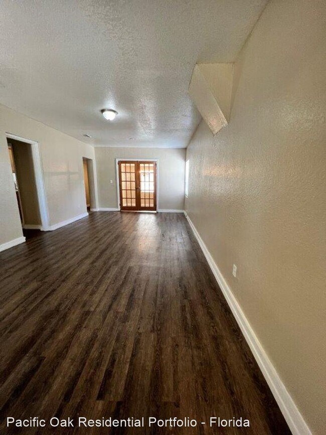 Building Photo - 4 br, 2 bath House - 8144 Merivale Rd