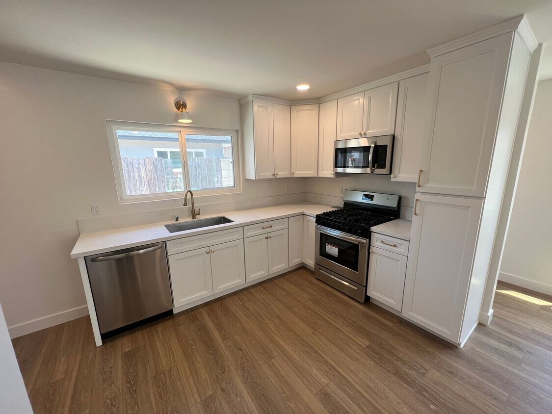 Foto principal - **Newly Renovated 2BDRM/1BTH with in unit ...