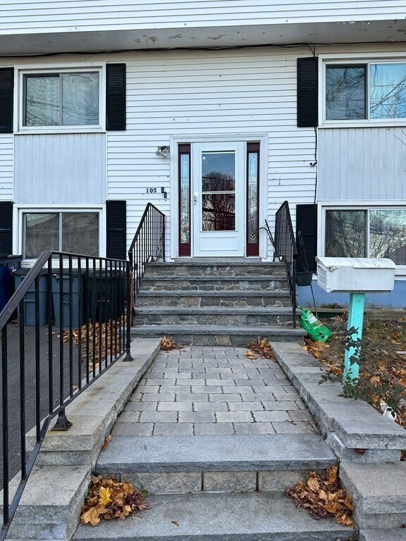 Primary Photo - 105 Metropolitan Ave