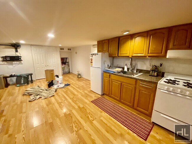 Building Photo - 90 70 STREET 1