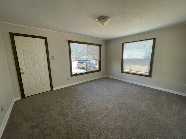 Foto del edificio - 2-Bedroom, 1-Bath Cottage