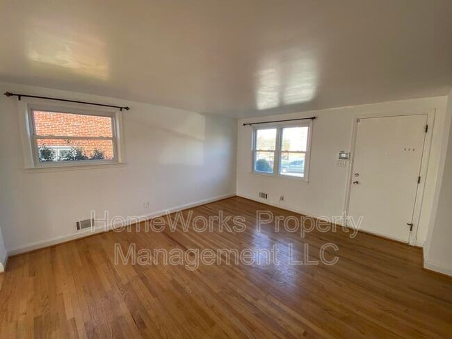 Building Photo - 1127 Deanwood Rd