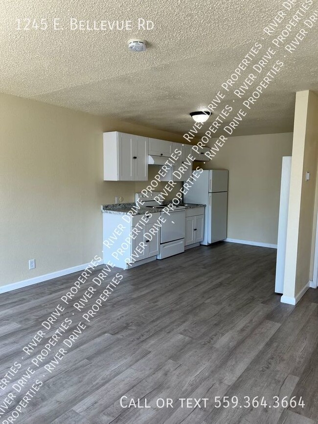 Building Photo - Atwater Studio Available!