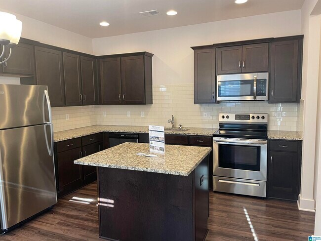 Building Photo - 4021 Valley Manor