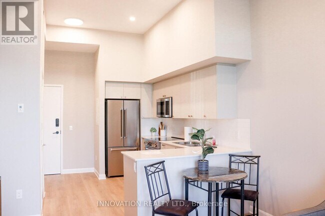 Photo du bâtiment - 1 BEDROOM - 100 PINEHILL ROAD