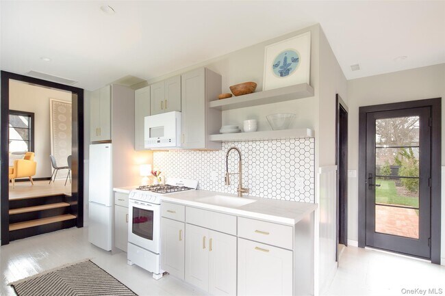 Building Photo - 5 Tepee St