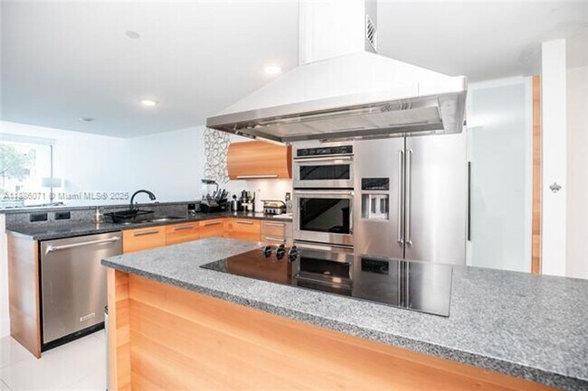 Foto del edificio - 2950 NE 188th St