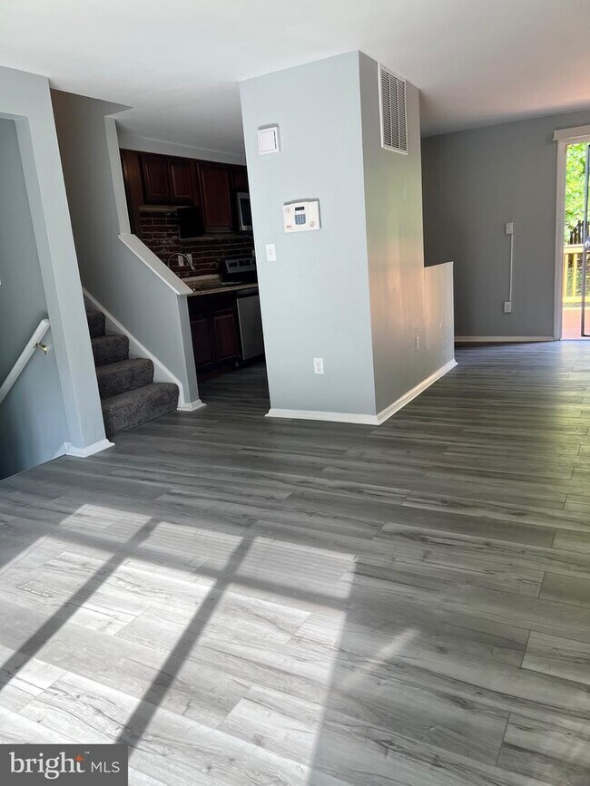 Building Photo - 7711 Pacer Ct