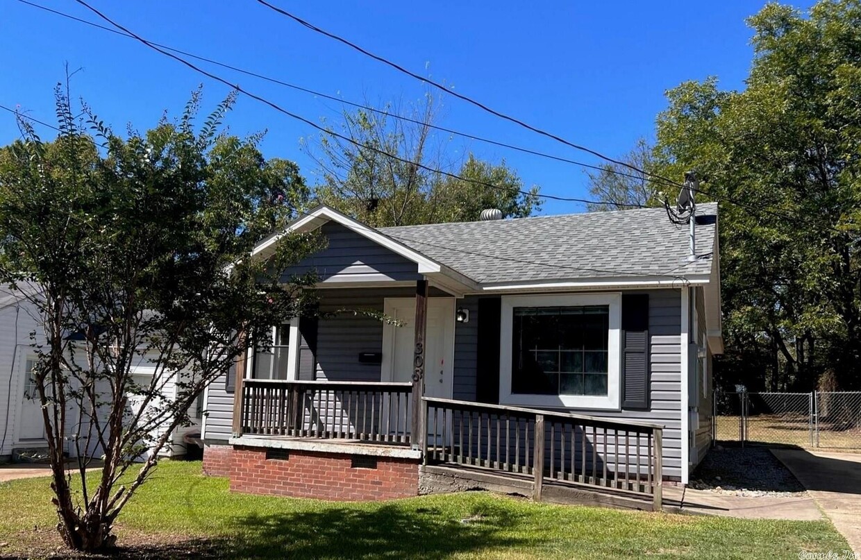 Primary Photo - 308 N Olive St