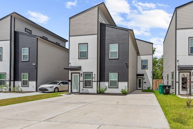Building Photo - 8161 Tate St