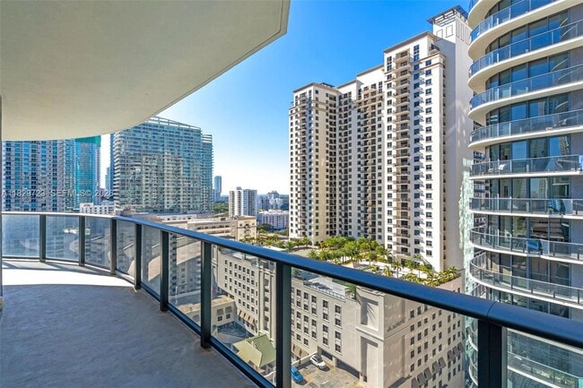 Foto del edificio - 45 SW 9th St