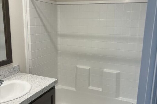 Building Photo - 356 Foster Ln