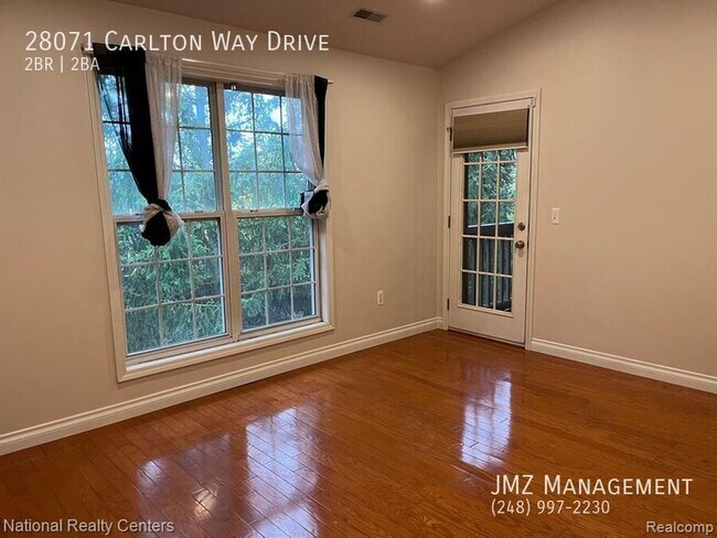 Foto del edificio - 28071 Carlton Way Dr