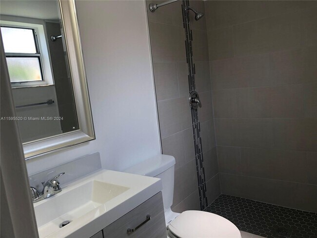 Foto del edificio - 700 NW 103rd Terrace