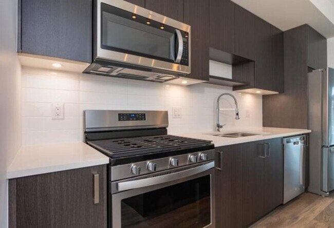 Photo du bâtiment - 16678-16625 25 Ave