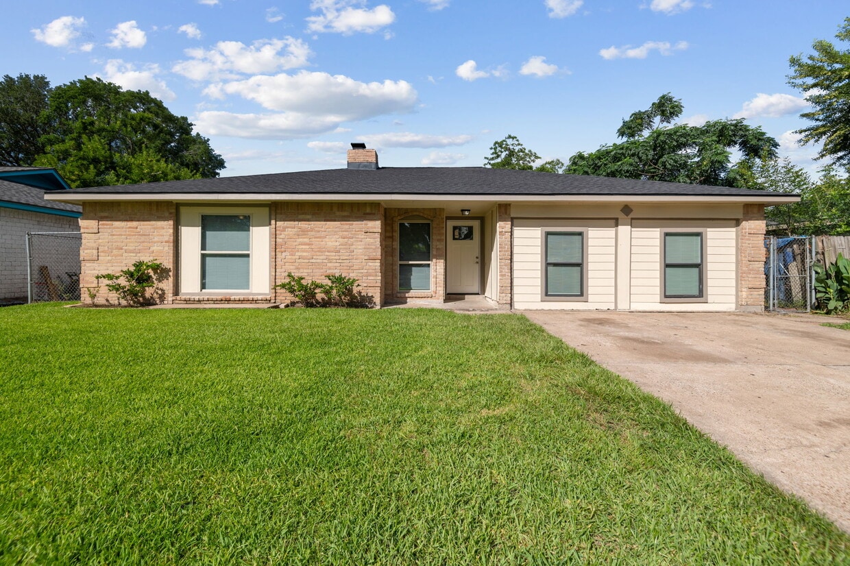 Primary Photo - 15311 Old Creek Rd