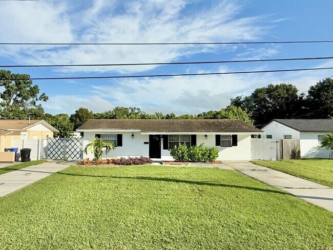 Foto del edificio - 641 72nd Ave N