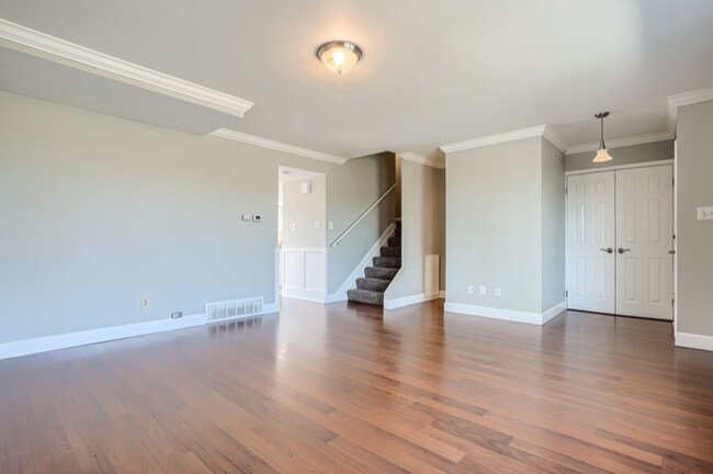 Building Photo - 9112 Mansfield Ave
