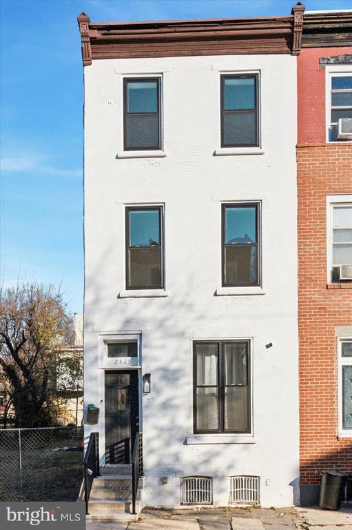 Foto del edificio - 2425 Turner St