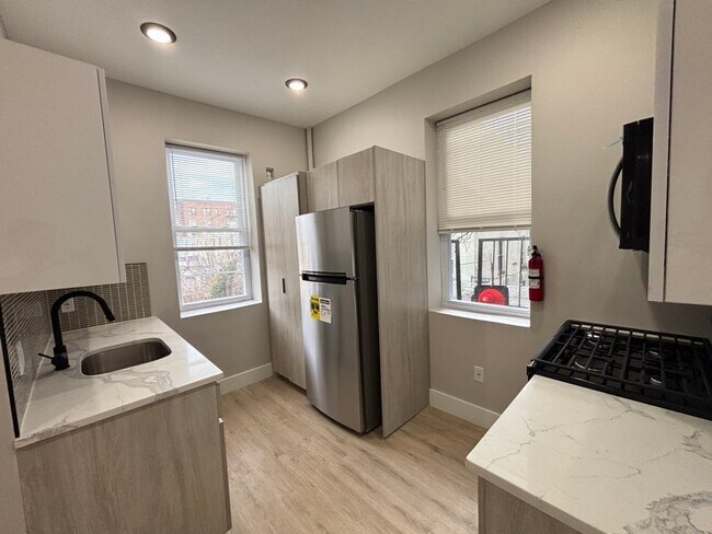 Building Photo - 5008 Palisade Ave