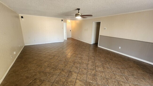 Building Photo - 6702 Temple Ave