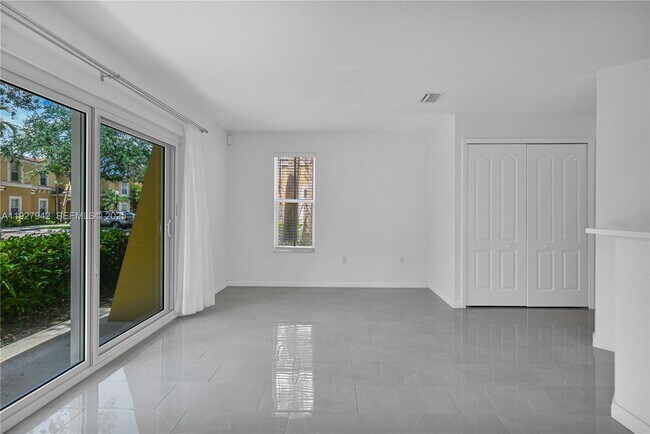 Foto del edificio - 12832 SW 30th St