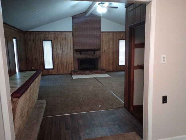 Building Photo - 22 Pinetree Cir
