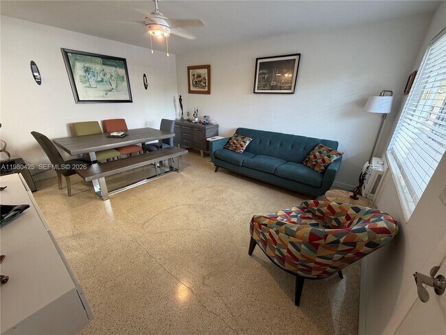 Foto del edificio - 3055 SW 1st Ave