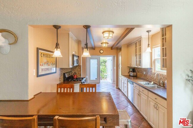 Foto del edificio - 3226 Hutchison Ave