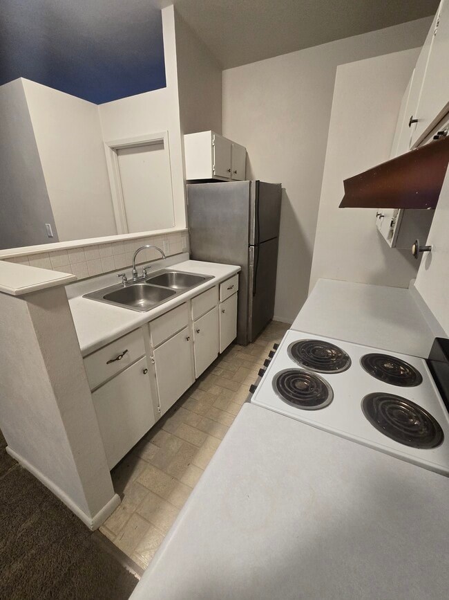 Building Photo - Lincoln unit 808