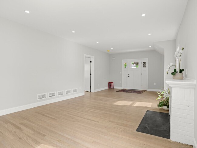 Building Photo - 22 Willard Terrace