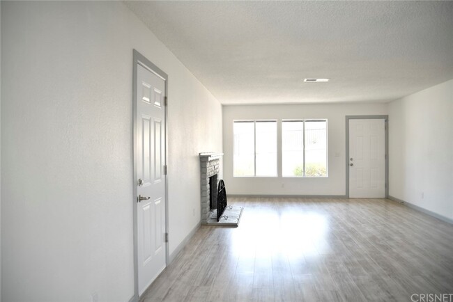 Livingroom - 17715 Lakespring Ave