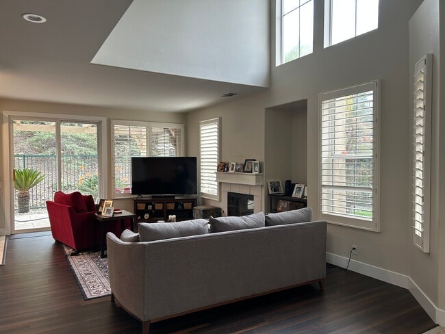 Living Room - 580 Fenwick Way