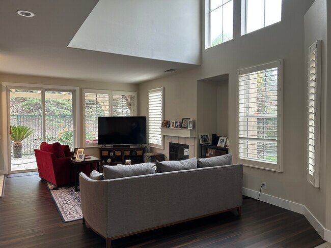 Sala de estar - 580 Fenwick Way