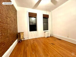 Building Photo - 192 Bleecker St