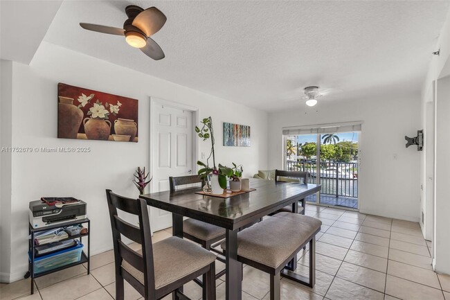 Foto del edificio - 2415 NW 16th Street Rd