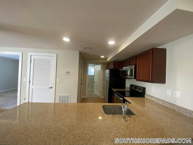 Building Photo - 20 Pond St