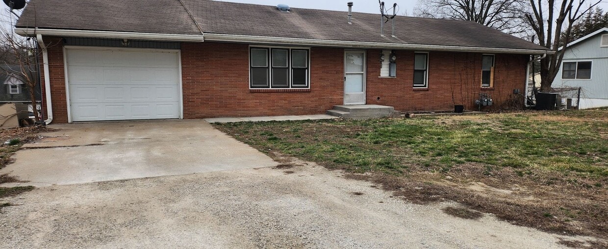 1414 Cherokee St, Leavenworth, KS 66048 House Rental in Leavenworth