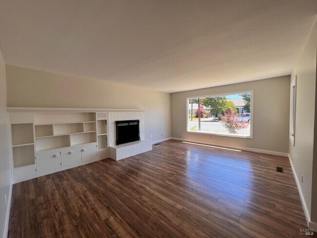 Building Photo - 2109 Montecito Ave