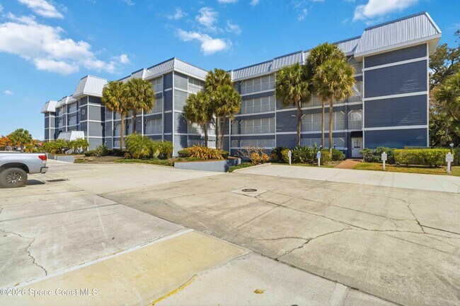 Foto del edificio - 905 N Harbor City Blvd
