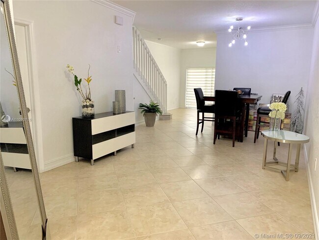 Building Photo - 10760 NW 82 TE  6-7 Doral Fl 33178