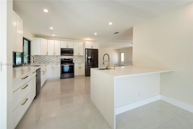 Photo - 4700 McKinley St House