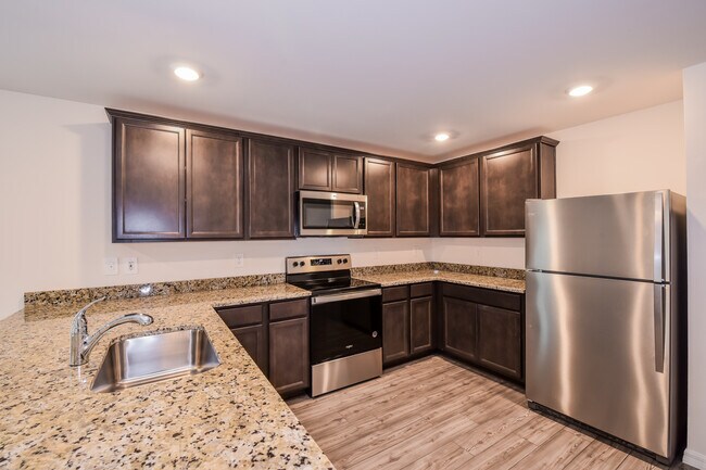 Building Photo - 881 Youngreen Dr, Fort Myers, FL