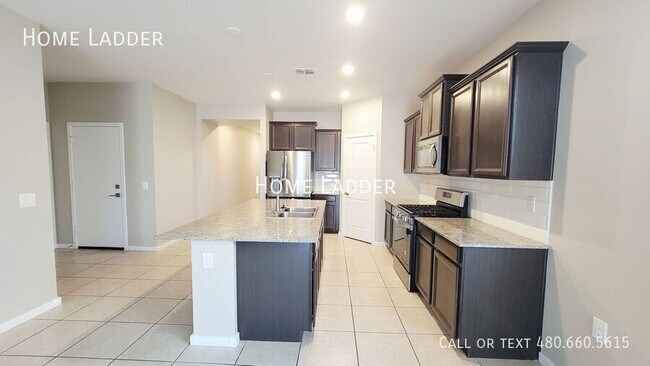 Foto del edificio - 14096 W Surrey Dr