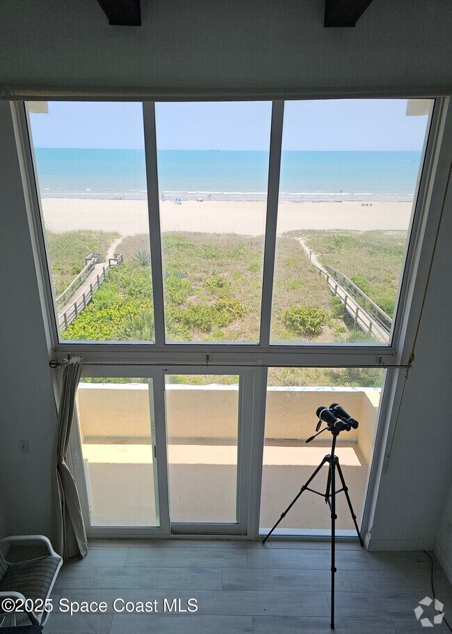 Building Photo - 5050 Ocean Beach Blvd