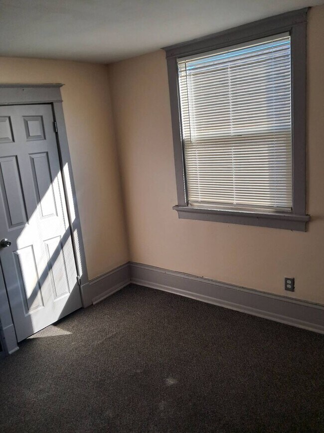 Building Photo - 3737N10thM