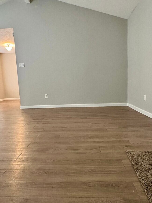 Foto del edificio - 7615 Woodland W Dr