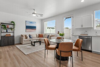 Building Photo - Zenn Skyview