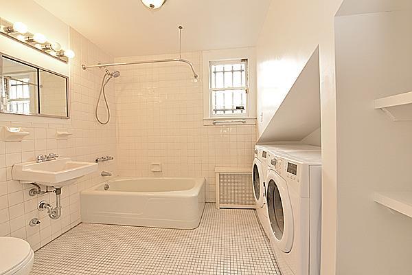 Building Photo - 180 Bleecker Street